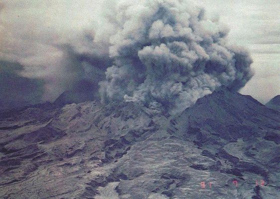 ピナトゥボ山噴火の避難①～頂上から10㎞圏内が避難