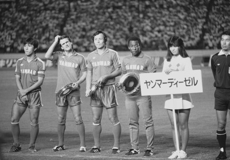 日本サッカー応援のため、日本で引退試合を行ったペレ
