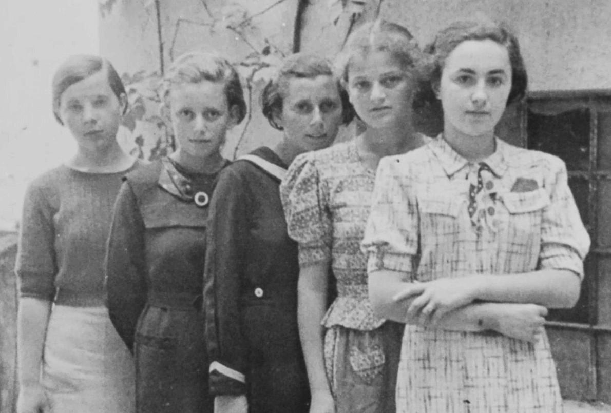 ナチスの「ユダヤ人絶滅計画」最初の移送者は999人の女性たちだった、生存者が語る過酷な体験 | ナショナル ジオグラフィック日本版サイト