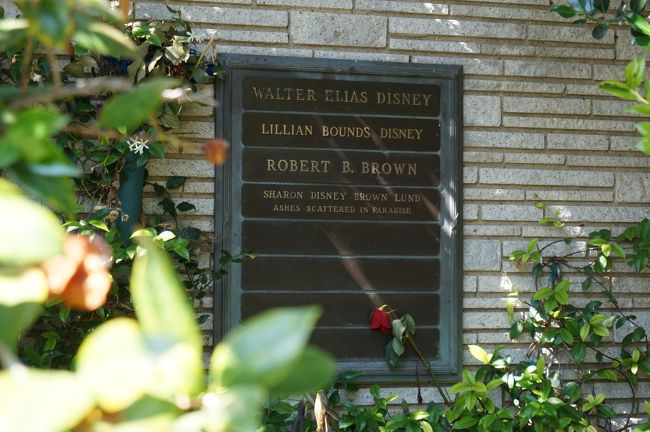 ウォルト・ディズニーの墓はカリフォルニア州グレンデールにある