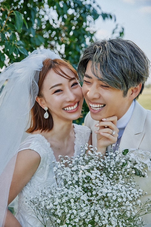 4代目バチェラー・黄皓＆秋倉諒子、笑顔で結婚報告「これから末長くよろしくお願いします！」（オリコン） - Yahoo!ニュース