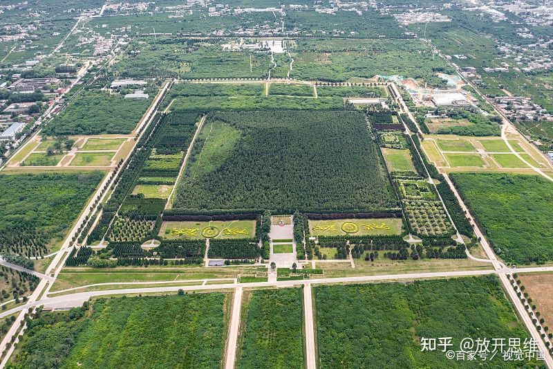 「秦始皇帝陵」を上空から見た写真