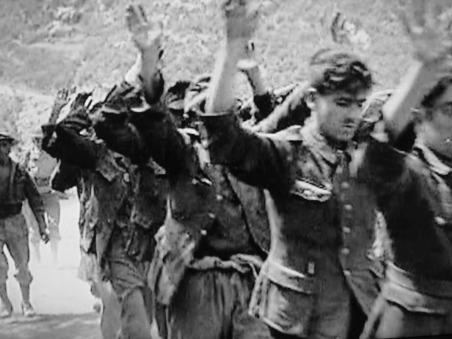 1943年、連合軍がシチリア島に上陸し、イタリアは無条件降伏