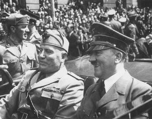 1940年、イギリス・フランスに対して宣戦布告したムッソリーニ