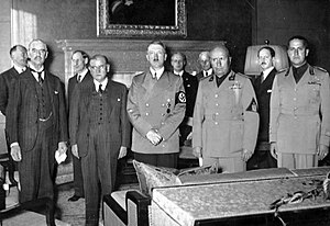 1938年、当時対立していたフランス・イギリスとの「ミュンヘン会談」でムッソリーニが仲介役となる