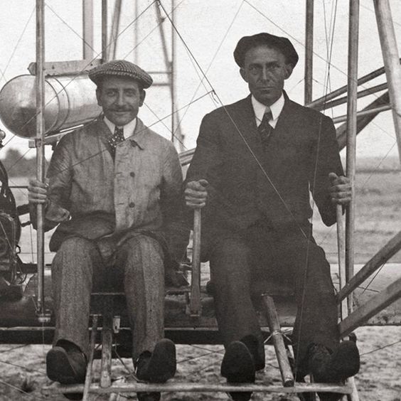 ライト兄弟は世界初の有人動力飛行に成功した兄弟