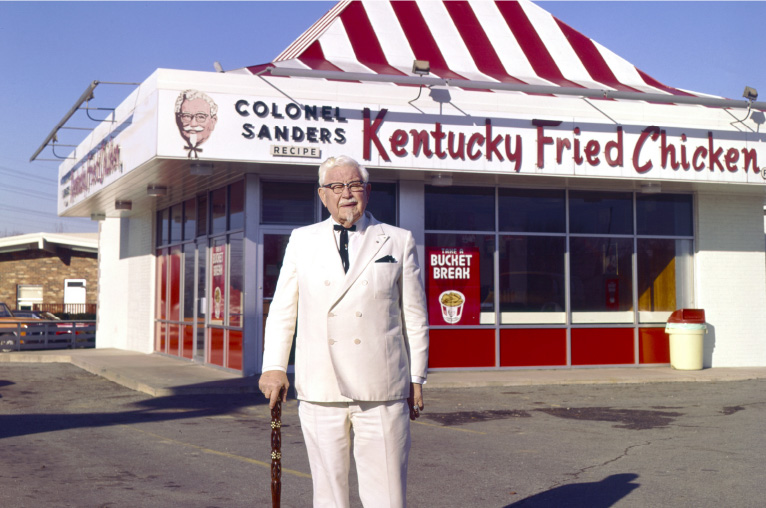 1964年までにワゴン車で営業を続け、ケンタッキーフライドチキンを600店舗まで展開に成功