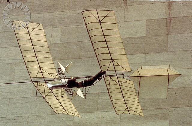 1914年、グレン・カーチス開発「エアロドローム」が初の飛行機としてスミソニアン協会で認定
