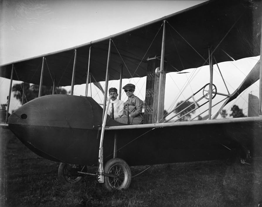 1915年、飛行機の特許を売却