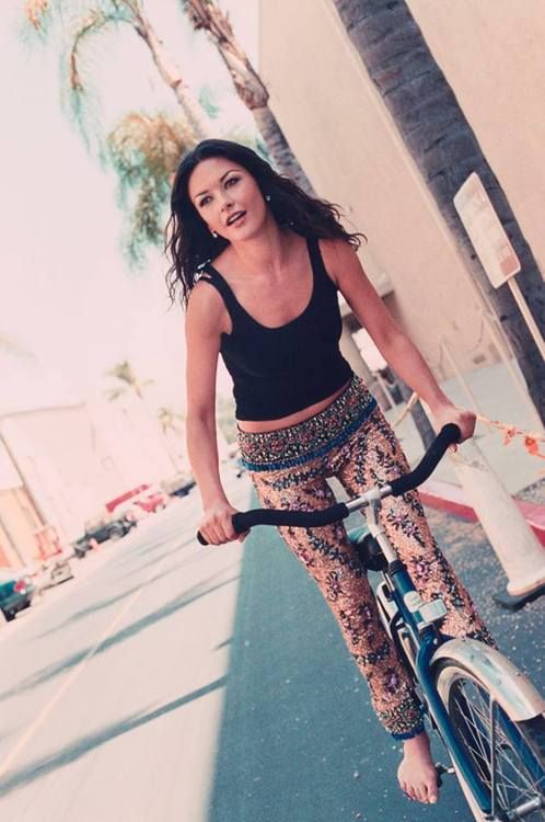 キャサリン・ゼタ=ジョーンズのスタイル抜群な画像3