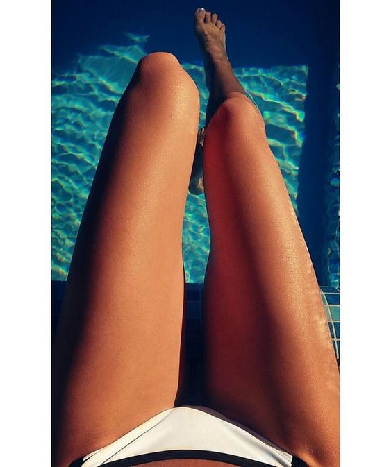 アリカ・シュミットのスタイル抜群な水着画像11